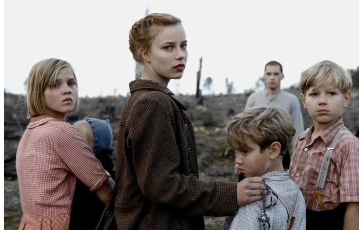 main lead actors as sibling