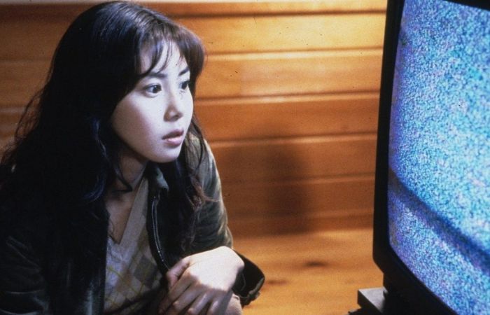 Television journalist Reiko investigates cursed VHS legend